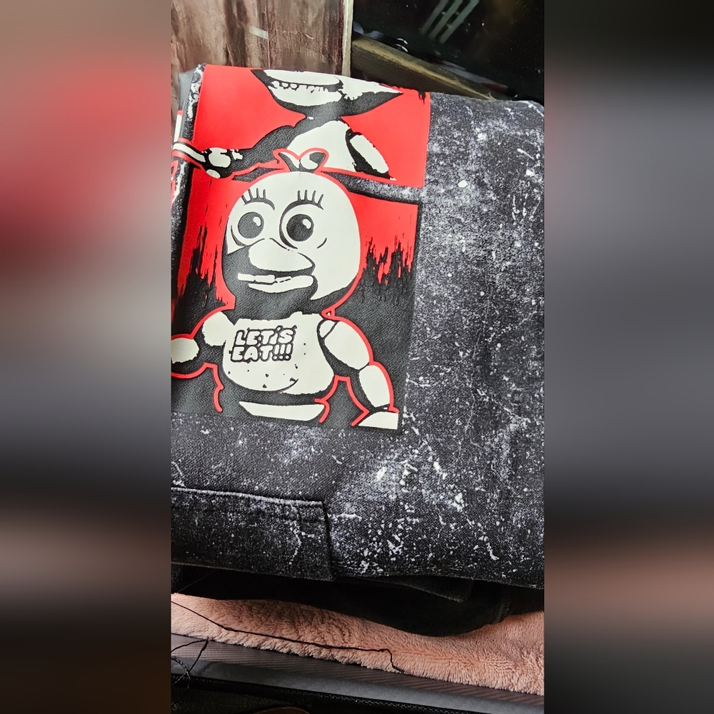 😱FNAF Hoodie! - Picture 6 of 6